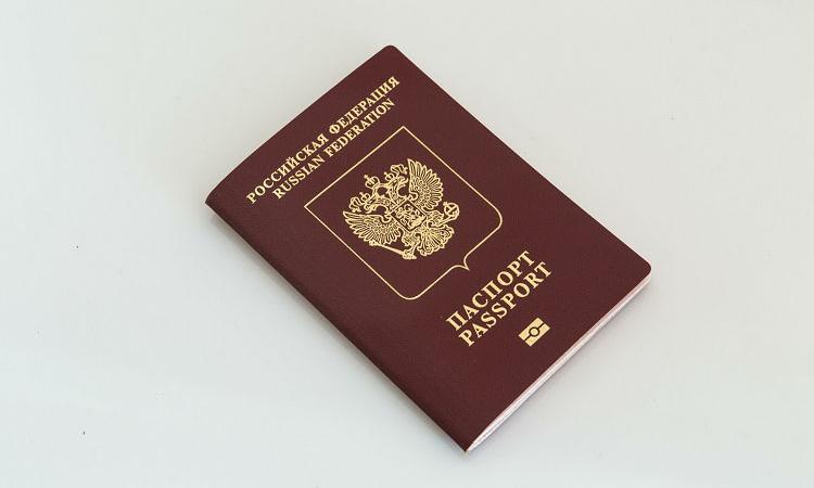 Memeriksa hutang di bank pada paspor